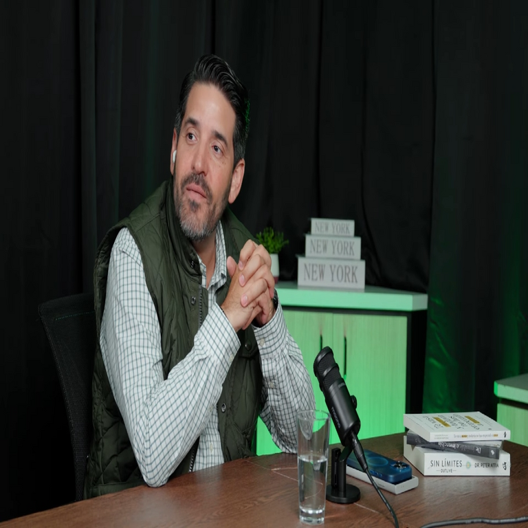 Asdrúbal Oliveros sugiere la implementación de un sistema multimoneda en las instituciones bancarias de Venezuela.