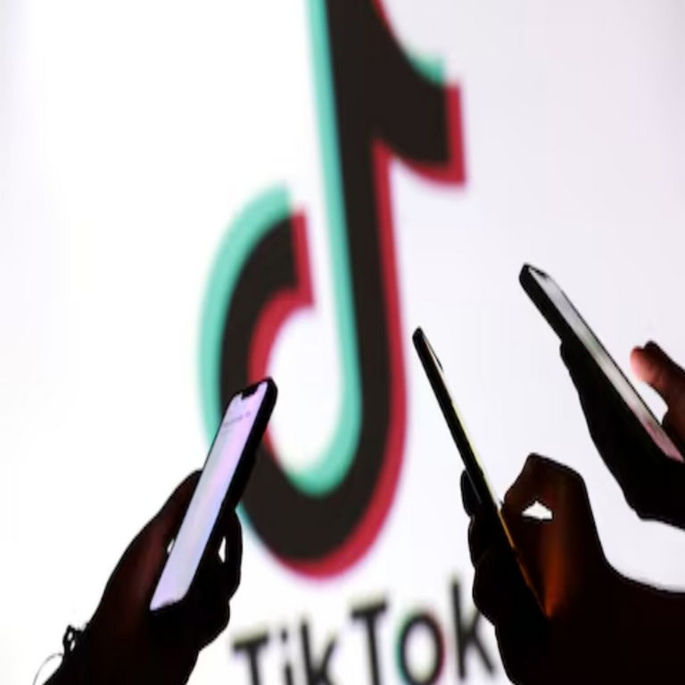 El auge y declive de TikTok en Estados Unidos: la evolución de la aplicación desde sus orígenes hasta su prohibición por parte del gobierno.