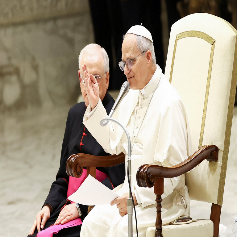 El papa León XIV exhortó a la comunidad internacional a dirigir la revolución digital en medio del acelerado desarrollo de la inteligencia artificial.