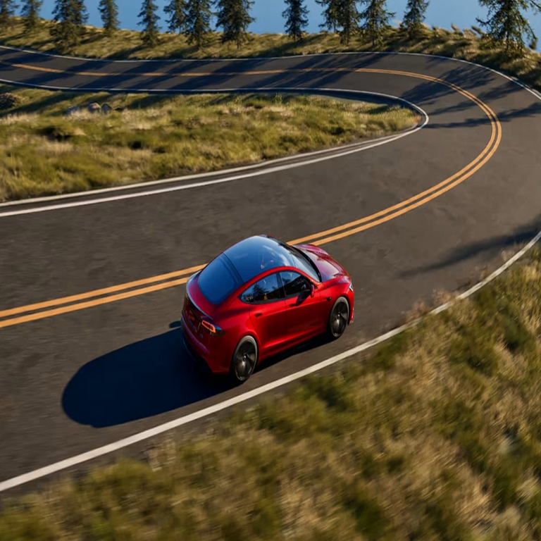 Europa se alista para la llegada de los vehículos Tesla autónomos: Elon Musk fija 2026 como meta principal.