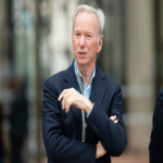 Eric Schmidt: Europa carece de una estrategia para la inteligencia artificial. De no realizar inversiones sustanciales, terminará recurriendo a modelos chinos.