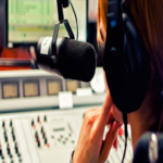 La Comisión de Comunicaciones de Estados Unidos analiza la revocación de tres estaciones de radio AM/FM en Texas.