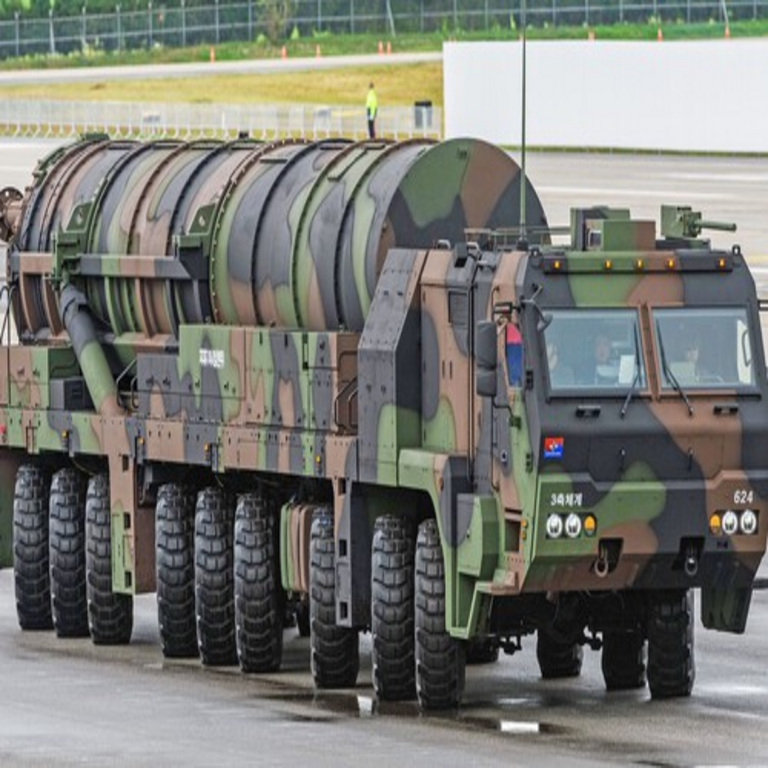 La República Popular Democrática de Corea estimaba que la amenaza se hallaba a kilómetros de su frontera, pero un video ha demostrado que está a escasos metros, provista de una ojiva de dimensiones colosales. La República Popular Democrática de Corea estimaba que la amenaza se hallaba a kilómetros de su frontera, pero un video ha demostrado que está a escasos metros, provista de una ojiva de dimensiones colosales.