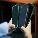 El contrabando de teléfonos celulares: uno de cada tres dispositivos móviles ingresa de forma ilegal a Argentina.