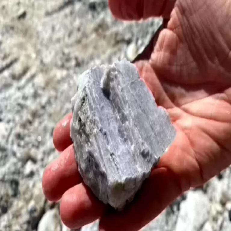 Paraguay enfrenta el reto de explotar el uranio, un mineral estratégico esencial para la energía y la inteligencia artificial.