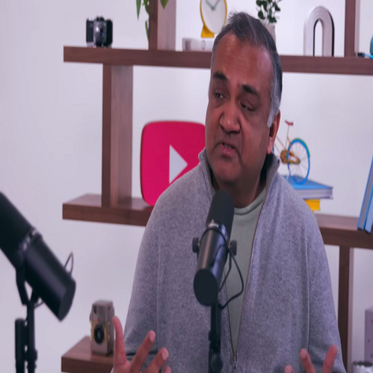 Neal Mohan, director ejecutivo de YouTube, enfatizó el auge de los creadores de contenido como las nuevas estrellas del ámbito digital.