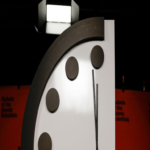 El Reloj del Juicio Final se sitúa en el momento de mayor urgencia histórica, a solo 85 segundos de la medianoche.