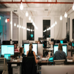 Amazon elimina de manera abrupta 16.000 puestos de trabajo, alcanzando un total de 30.000 en solo tres meses durante un período de beneficios récord.