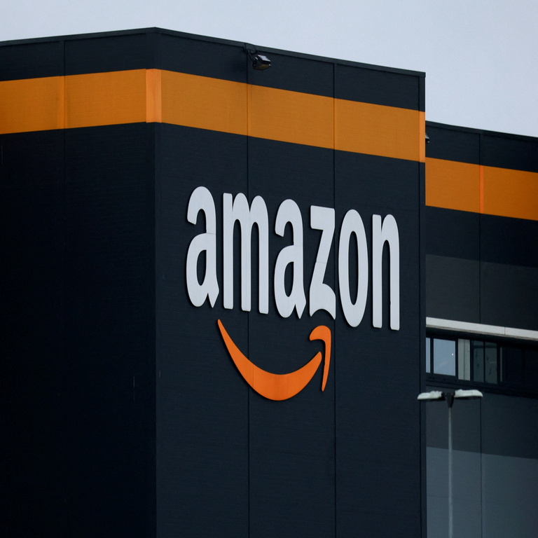 Amazon recorta 16.000 puestos de trabajo para reestructurar la compañía y priorizar el avance en inteligencia artificial.