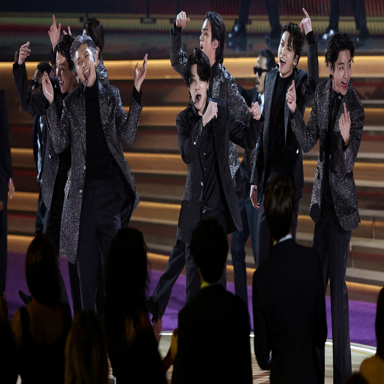 De qué forma la tecnología preserva la presencia de BTS mientras el grupo se prepara para sus conciertos