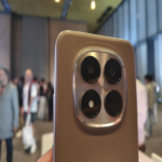 Este teléfono móvil incorpora una batería con hasta dos días de autonomía prometida y capacidad de resistencia a impactos.