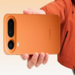 Samsung y Apple introdujeron en el mercado smartphones ultra-delgados con capacidad de batería limitada, mientras que la réplica china invita a observar su innovadora respuesta.