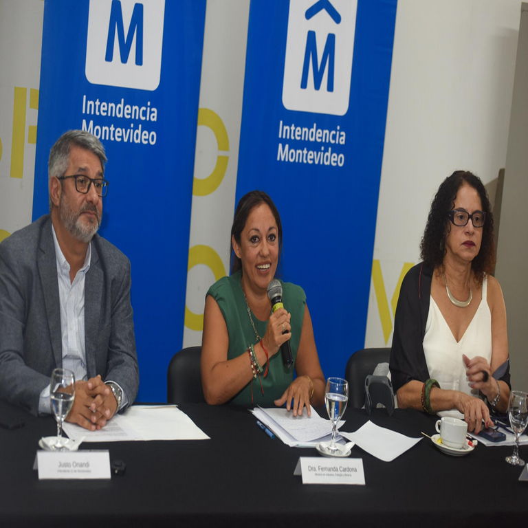 En Uruguay, Cardona afirmó que la cooperación científica representa un pilar fundamental de la soberanía y el desarrollo.