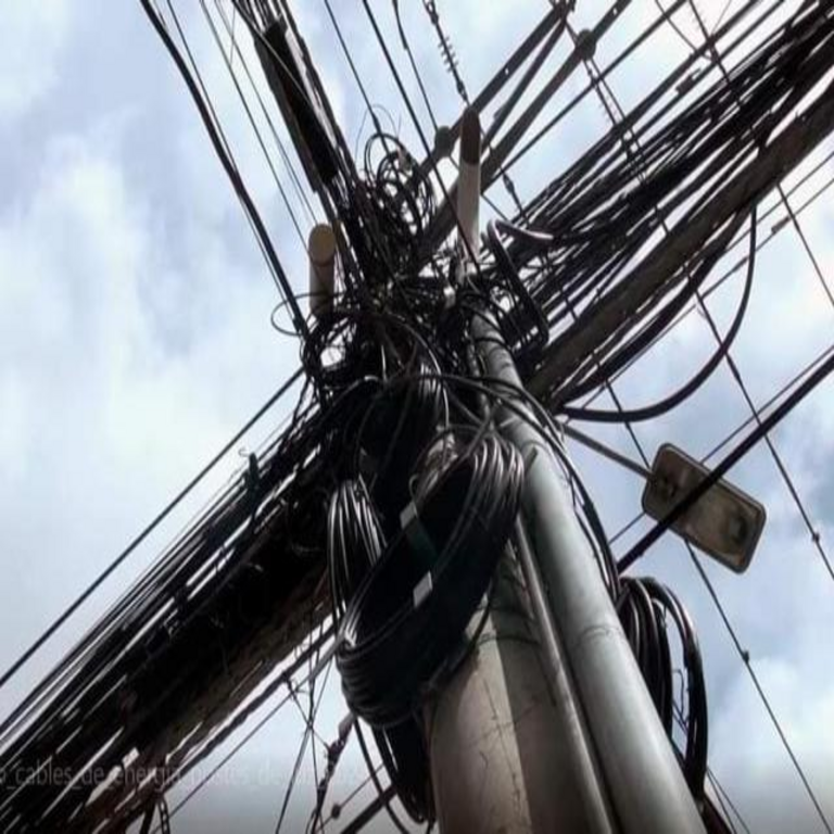 Perú | Hidrandina insta a las compañías de telecomunicaciones a remover el cableado con el fin de mitigar riesgos eléctricos.