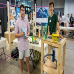 El sifón desarrollado por dos estudiantes jóvenes que reutiliza de forma segura el agua del lavabo.