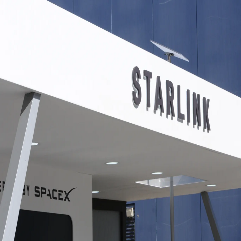 Starlink da inicio a sus operaciones en Bolivia mediante un acuerdo con Entel. Starlink da inicio a sus operaciones en Bolivia mediante un acuerdo con Entel.