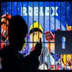 Roblox enfrenta presión: cientos de padres exigen que las denuncias por explotación infantil se hagan públicas.