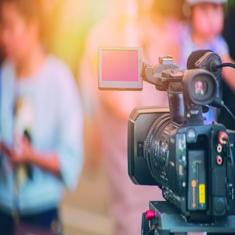 Argentina implementa modificaciones en la distribución de fondos para iniciativas audiovisuales.