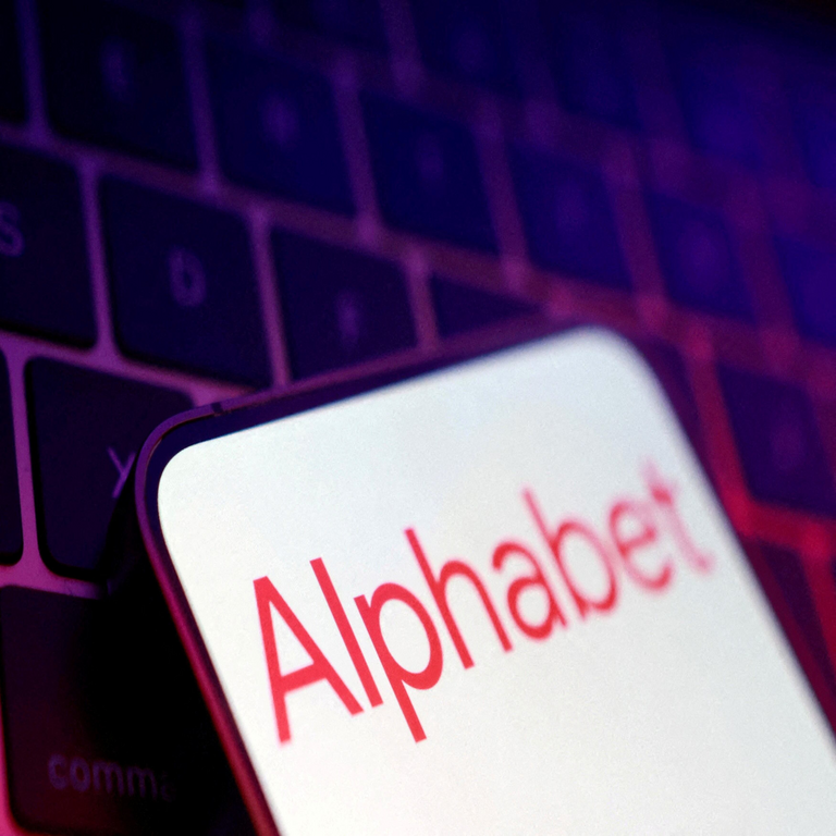 Alphabet incrementó sus ganancias en un 32% durante 2025 y anuncia un significativo aumento en los gastos dedicados a la inteligencia artificial.
