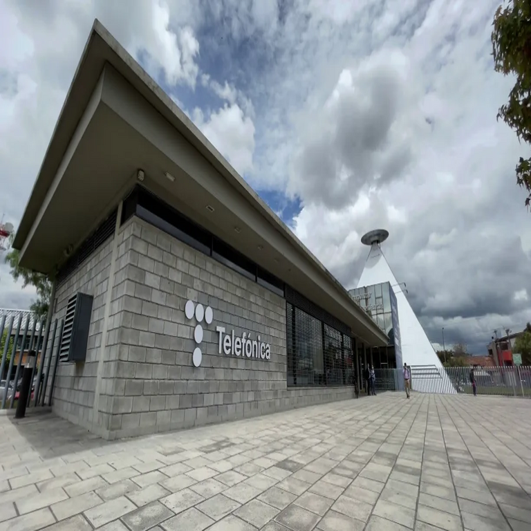 Millicom finaliza la adquisición de Movistar Colombia, mientras Telefónica se retira oficialmente del mercado del país.