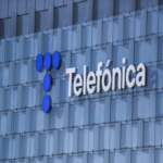 En Colombia, Telefónica concluye su participación en el mercado local de telecomunicaciones después de dos décadas de operaciones.