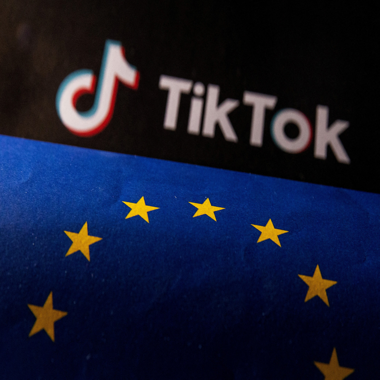 La Comisión Europea en Bruselas determina que el diseño adictivo de TikTok viola la Ley de Servicios Digitales, lo que podría acarrearle una multa equivalente al 6% de su facturación anual.