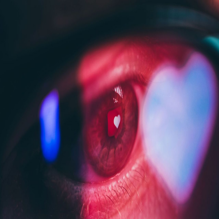 La Comisión Europea declara que el diseño de TikTok genera adicción y pretende prohibir su mecánica de desplazamiento infinito.