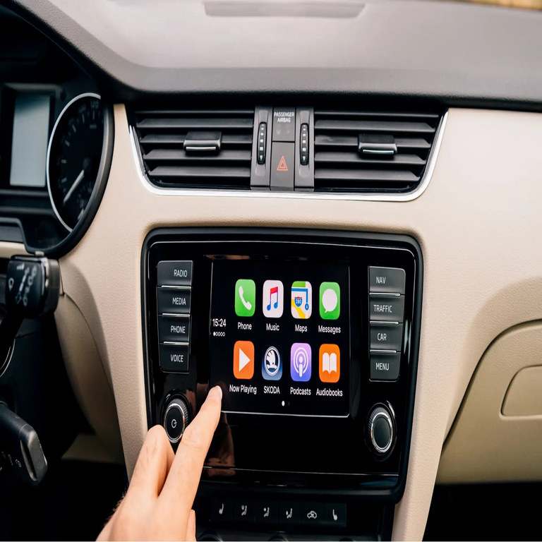 Apple prevé integrar los chatbots de inteligencia artificial más destacados en CarPlay, salvo uno.