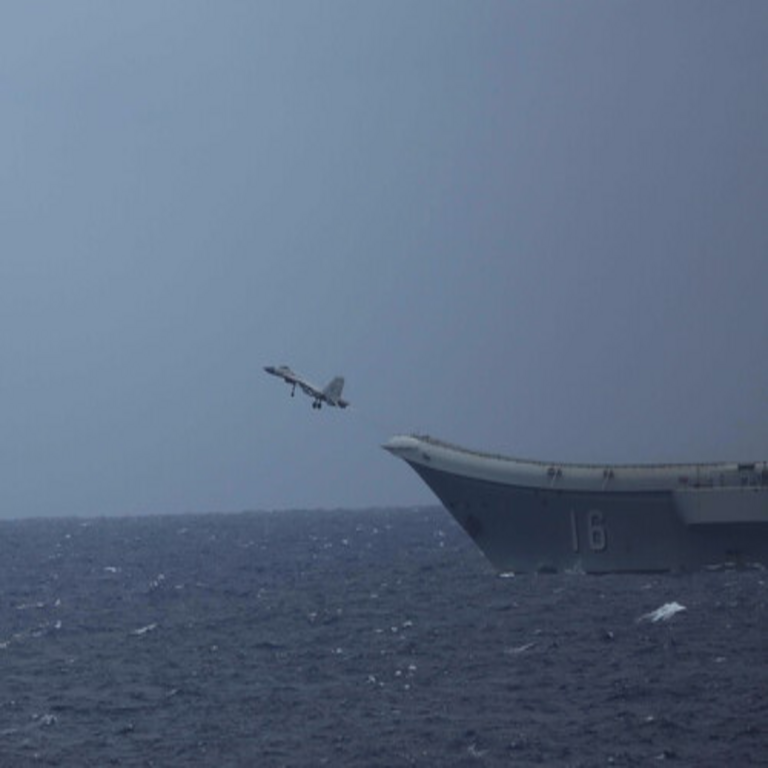 China ha sobrepasado un umbral crítico en Taiwán, pasando de incursiones con drones a acciones de sus cazas que involucran disparos a escasos centímetros de los F-16 taiwaneses.