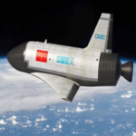 China ha dedicado el año 2025 a colocar objetos en órbita espacial, y ahora ha avanzado con el lanzamiento de un avión espacial reutilizable.