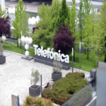 Telefónica abandona Chile: transfiere su subsidiaria a Millicom y NJJ por 1.030 millones de euros.