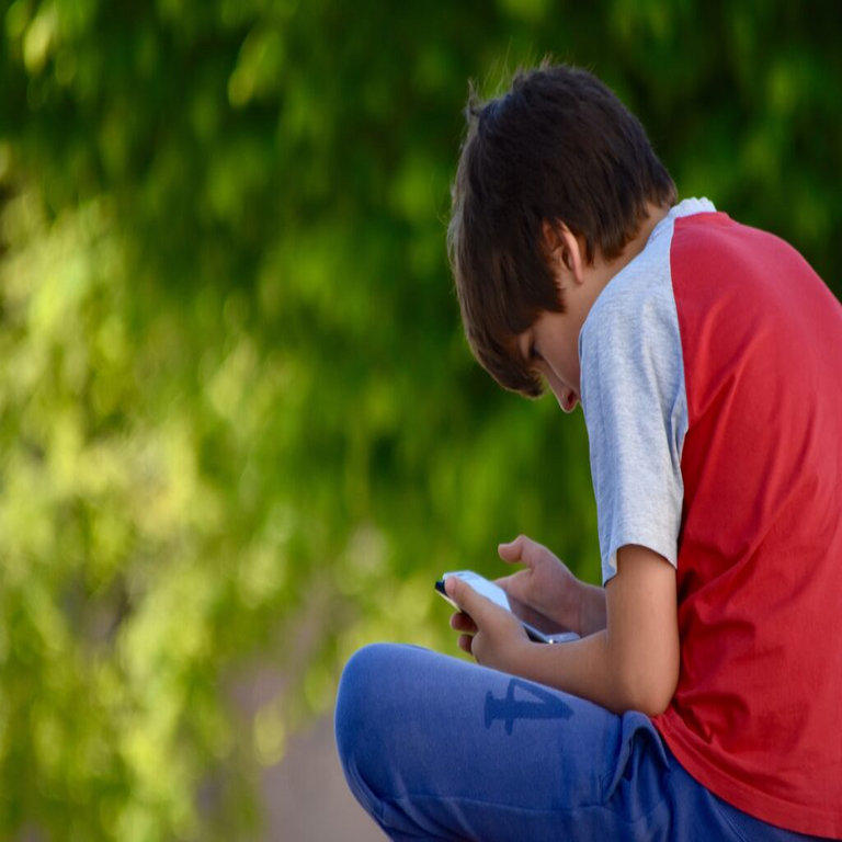 Inicia un juicio en Los Ángeles para examinar si Instagram y YouTube generan adicción en la infancia.