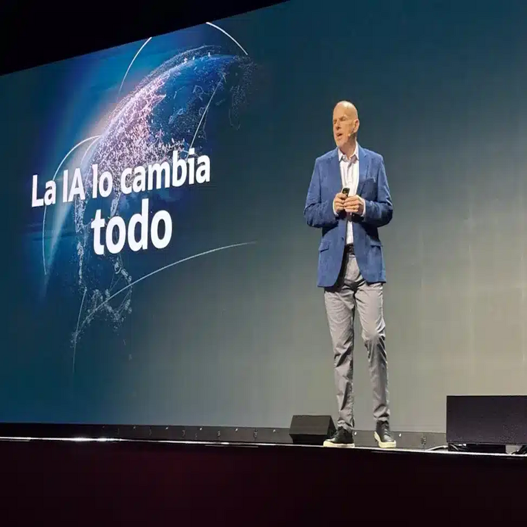 Mike Sicilia, director ejecutivo de Oracle, afirma que la inteligencia artificial está revolucionando la productividad hasta niveles impensables.