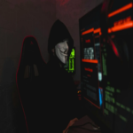 En España, los ciberataques experimentan un incremento del 26% en 2025, con un enfoque principal en la banca en línea.