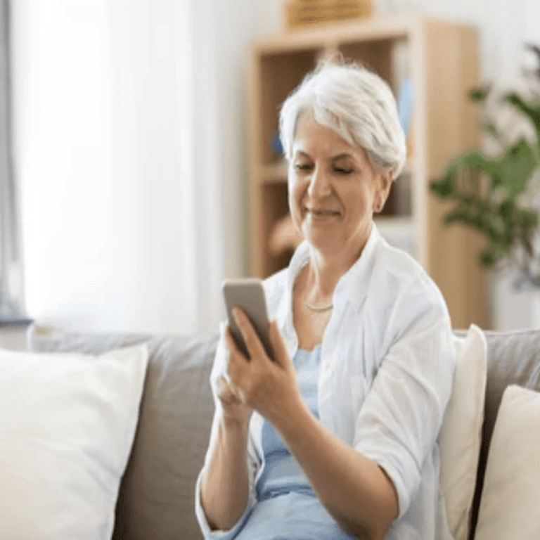 En Colombia, Medellín impulsa la inclusión de sus adultos mayores en la era digital: Ruta N presenta programa de capacitación dirigido a personas desde los 45 años.