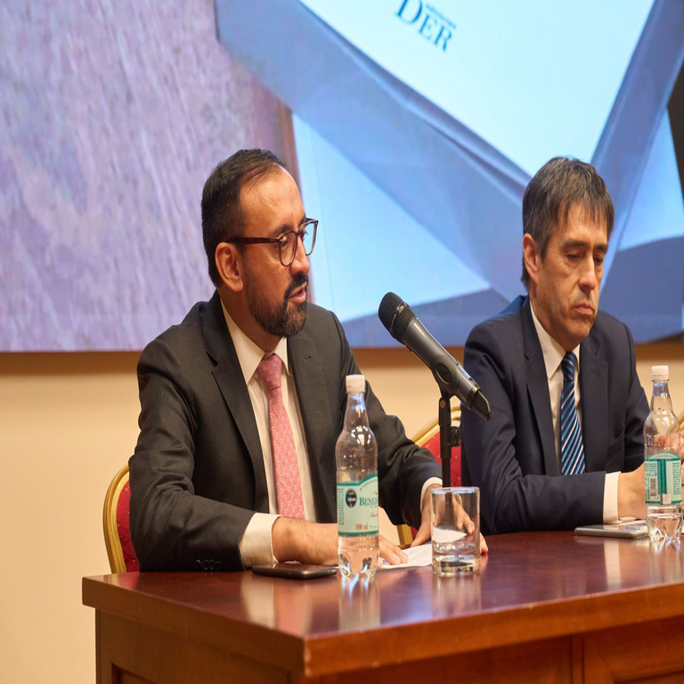 El Derecho de las Telecomunicaciones en Chile: la obra de Juan Luis Núñez y Alberto Jara que insta a reconsiderar el marco regulatorio del sector.