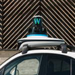 El trabajo espectral en la inteligencia artificial: Cómo Waymo y ChatGPT dependen de mano de obra oculta e inestable