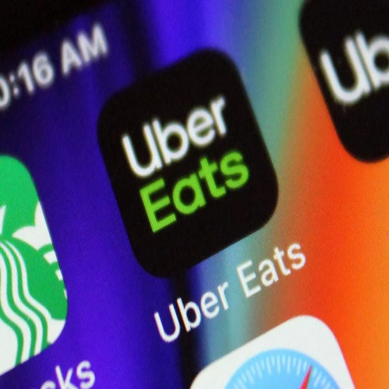 Uber Eats lanza su propio asistente de inteligencia artificial para ayudarte a configurar la cesta de la compra.