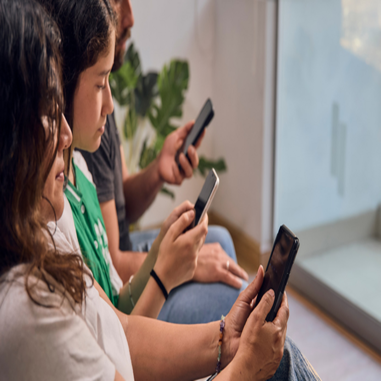 En Perú, el Gobierno establece un límite máximo de siete líneas móviles por persona con el objetivo de prevenir el uso indebido del servicio. En Perú, el Gobierno establece un límite máximo de siete líneas móviles por persona con el objetivo de prevenir el uso indebido del servicio.