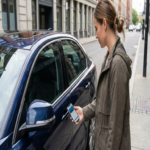 Despídete del llavero tradicional: El mecanismo de operación de las innovadoras llaves digitales que desbloquean tu vehículo mediante el teléfono móvil Despídete del llavero tradicional: El mecanismo de operación de las innovadoras llaves digitales que desbloquean tu vehículo mediante el teléfono móvil