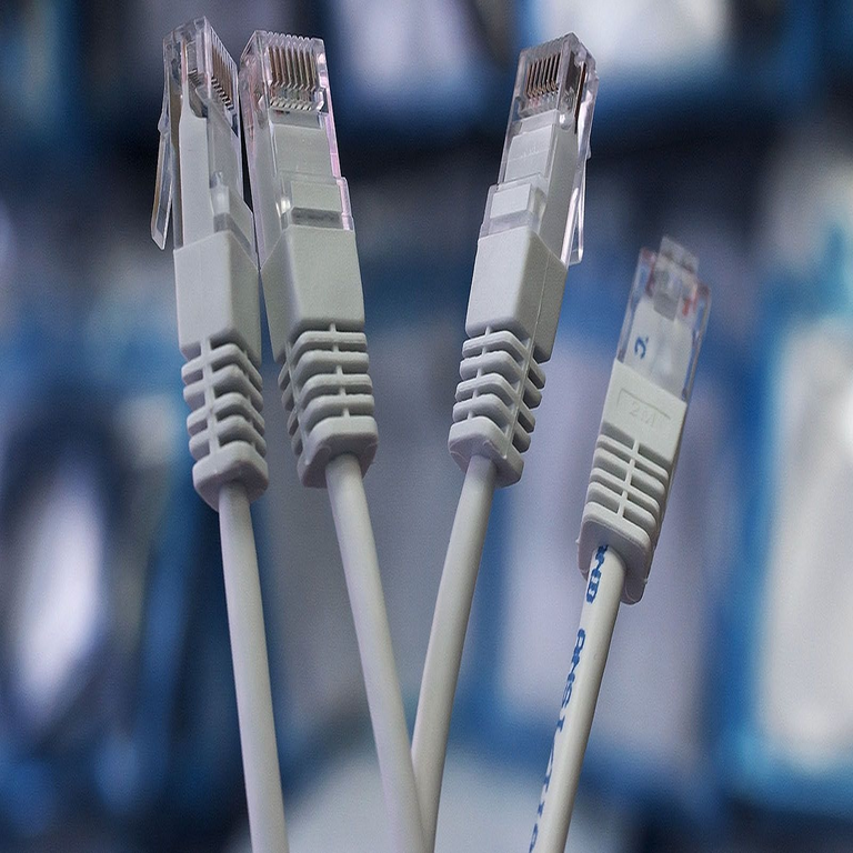 Casos reales en los que se maximiza el aprovechamiento de la conexión mediante el uso de cable de red en lugar de Wi-Fi.