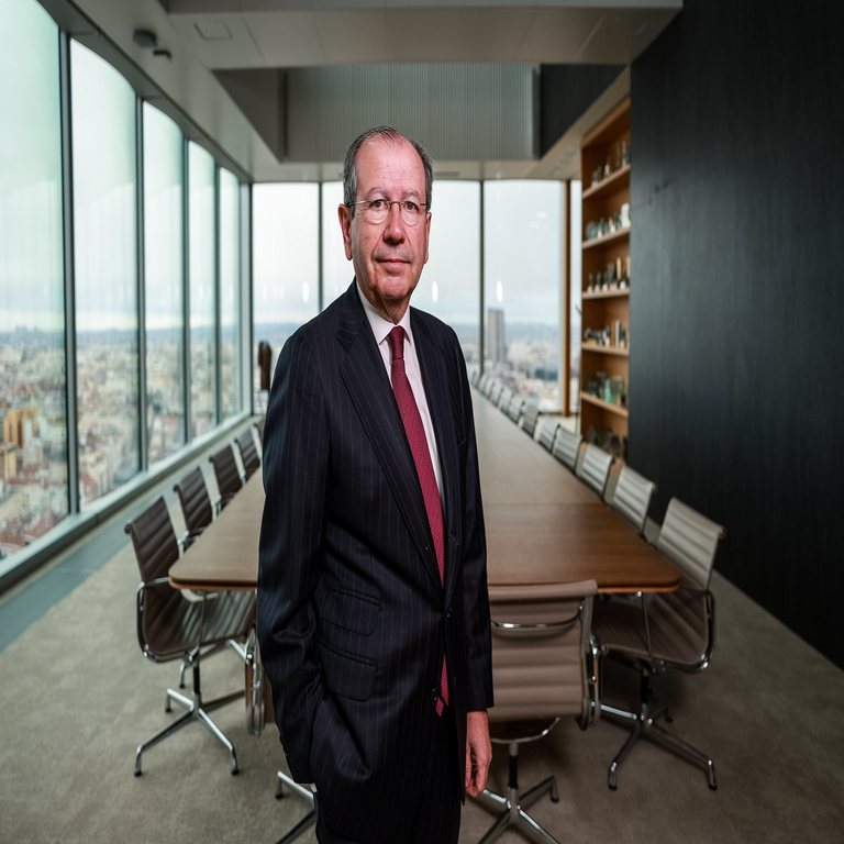 Fernando Vives, presidente ejecutivo de Garrigues, afirma que el empleo de la inteligencia artificial exige ser un abogado más competente.