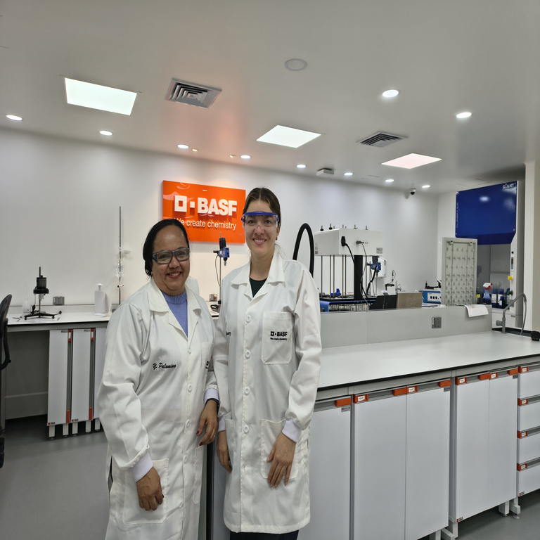 Las mujeres asumen el liderazgo: transformando el ámbito tecnológico en el desarrollo científico