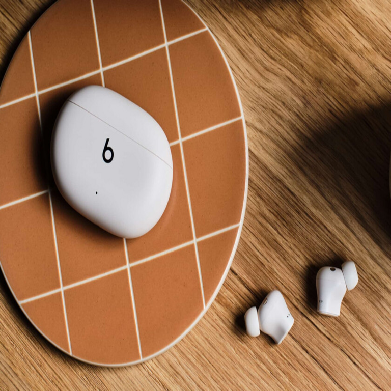 Auriculares Beats con batería para toda la jornada laboral y compatibilidad íntegra con Siri a un precio rebajado.