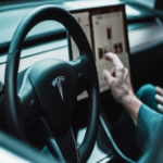 Gemini y Siri dominaban el mercado de los vehículos automotores actuales, por lo que Musk ha incorporado Grok a los Tesla en Europa. Gemini y Siri dominaban el mercado de los vehículos automotores actuales, por lo que Musk ha incorporado Grok a los Tesla en Europa.