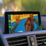 La característica que tanto admirábamos en los vehículos más avanzados emerge en iOS 26.4. El análisis del código revela que Apple está desarrollando la integración de sus series en CarPlay.