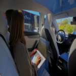 En ocho meses, los robotaxis de Tesla han registrado 14 accidentes, cuatro veces más que un conductor humano.