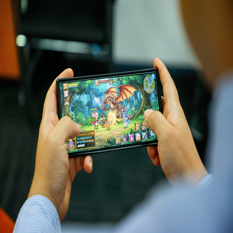 En Perú, ¿cuál fue la región y la empresa operadora que registró el mejor rendimiento en internet móvil durante enero?