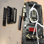 Adquiere una placa base Z690 de segunda mano por 40 euros y descubre cuatro SSD ocultas en su interior, valoradas en 1.500 euros.