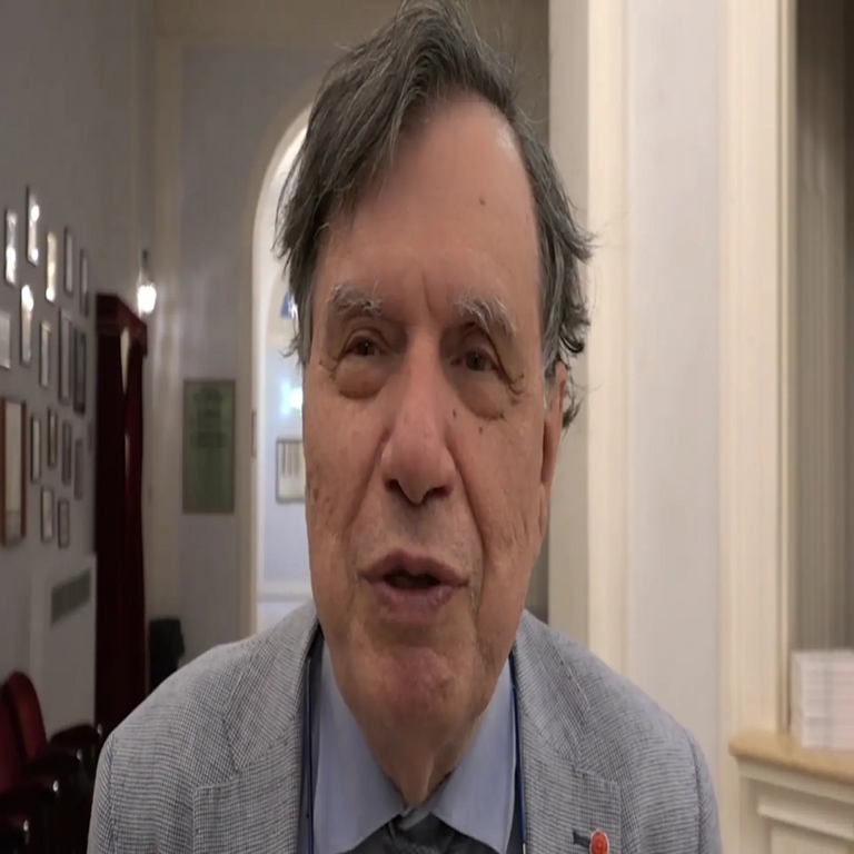 El físico y Premio Nobel Giorgio Parisi respalda la perspectiva de Elon Musk y Bill Gates: la inteligencia artificial nos otorgará considerablemente más tiempo libre, aunque es probable que implique la ausencia de empleos.